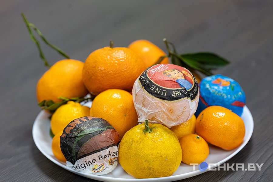 Сладкие, кислые, с косточками и без: устроили новогоднюю битву мандаринов