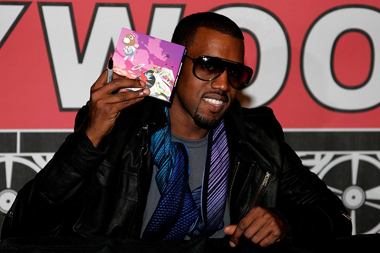 Налоговая заморозила счета Канье Уэста