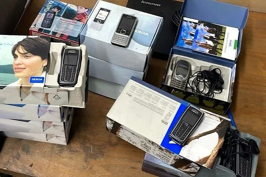 В Беларуси продают древние мобильники по бешеной цене – в чем прикол