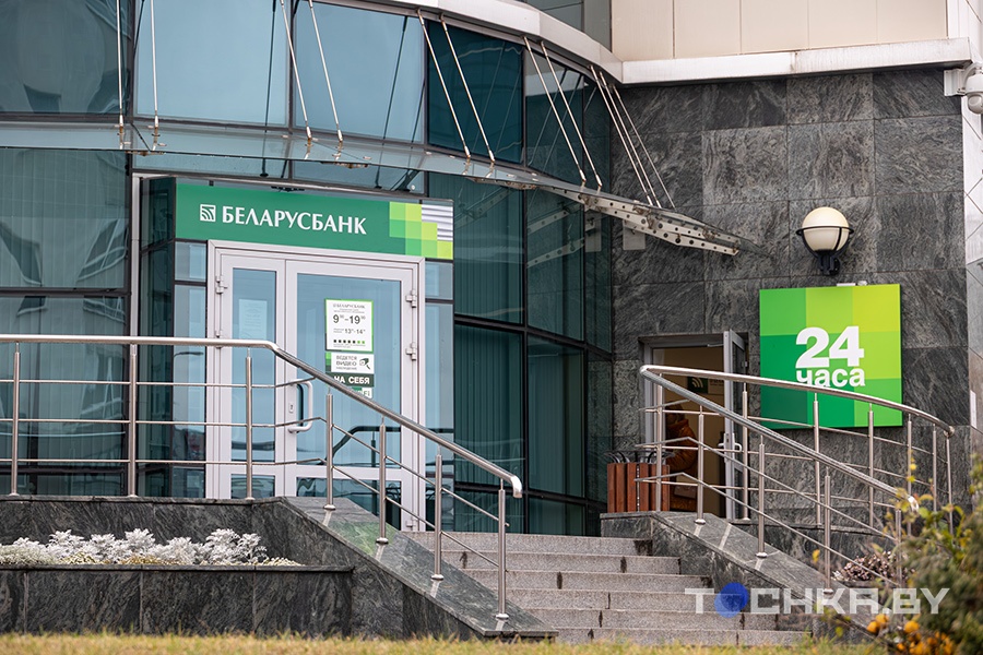 Белорусам ограничивают операции