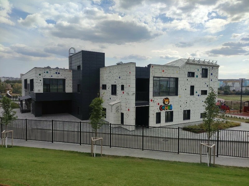 Россиян обвинили в краже белорусского детсада – как так?