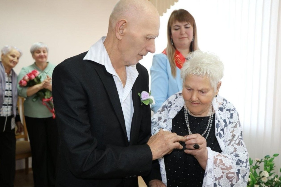 В Беларуси появились молодожены, которым 174 года на двоих