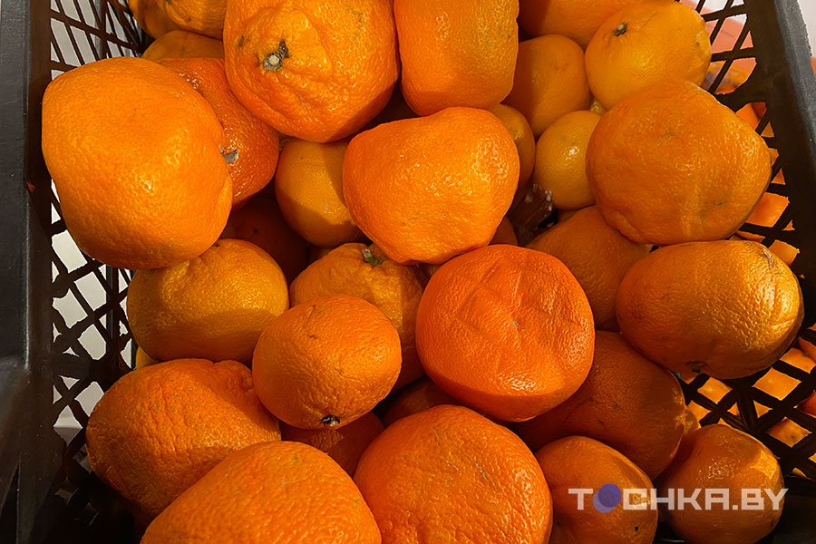 Сладкие, кислые, с косточками и без: устроили новогоднюю битву мандаринов