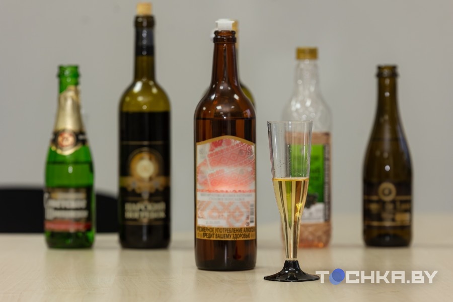 Запах тревоги и вкус ностальгии: сомелье и простой белорус пробуют чернила. Зачем это пить?