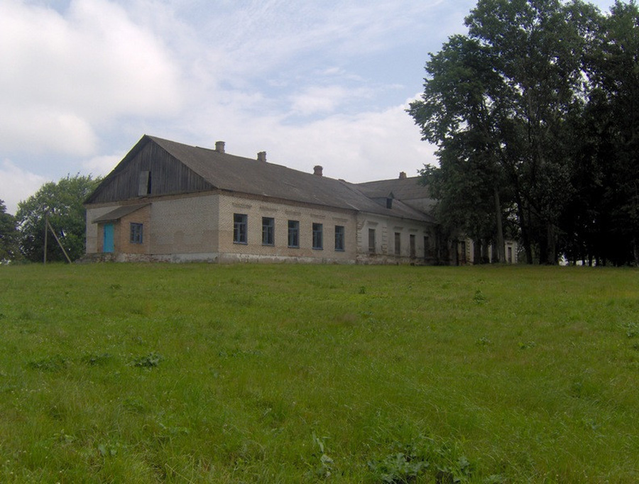 В Беларуси продают шляхетскую усадьбу на 808 квадратов. Цена смешная