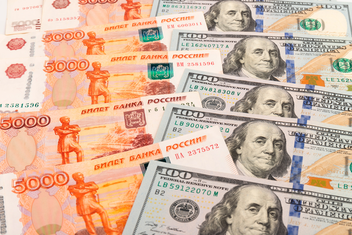 Мир отказывается от доллара – что делать белорусам с лишними рублями