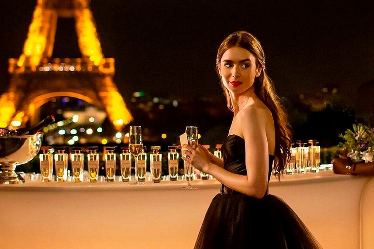 "Эмили в Париже" в центре скандала: зрители "отменяют" McDonald's