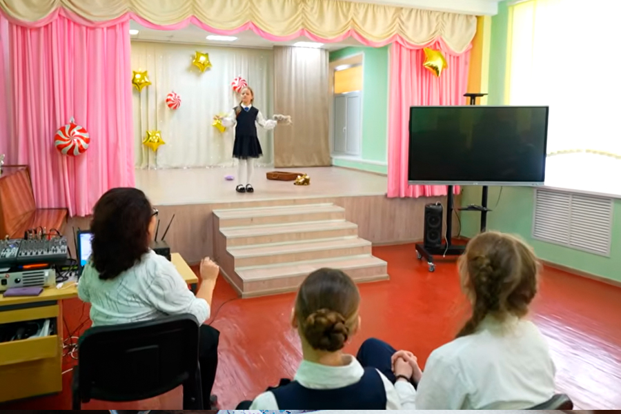 Будущие жены: чему учат девочек в белорусском институте благородных девиц