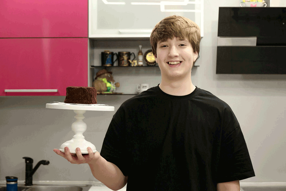 "Не прошу денег у родителей": как 14-летний кондитер покоряет Instagram