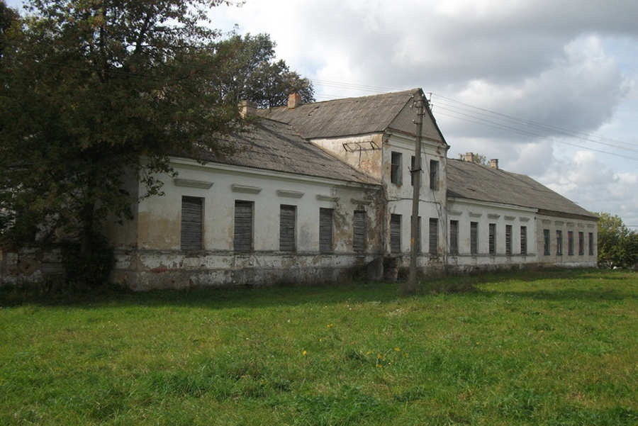 В Беларуси продают шляхетскую усадьбу на 808 квадратов. Цена смешная