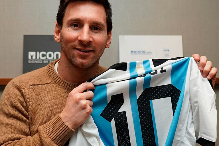 Футболку с автографом Месси выставили на продажу в Беларуси
