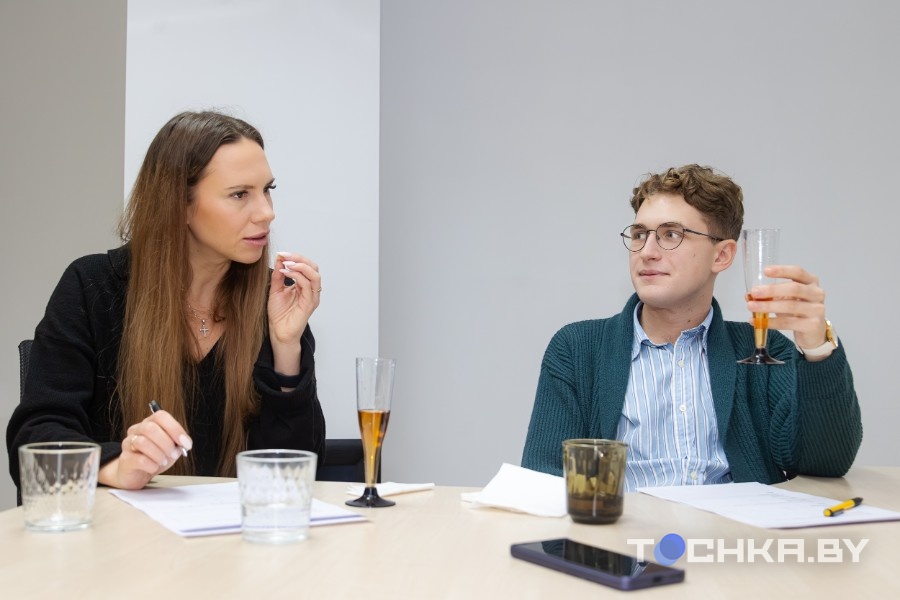 Запах тревоги и вкус ностальгии: сомелье и простой белорус пробуют чернила. Зачем это пить?