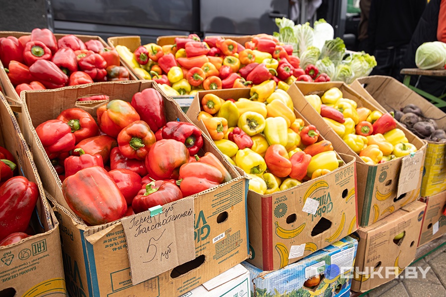 Томаты и яблоки по Br6: узнали, что происходит с ценами на фрукты и овощи