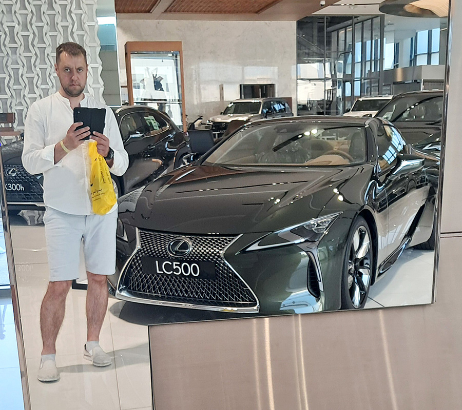 Восточный базар: посмотрели цены на новые авто в богатейшей стране мира