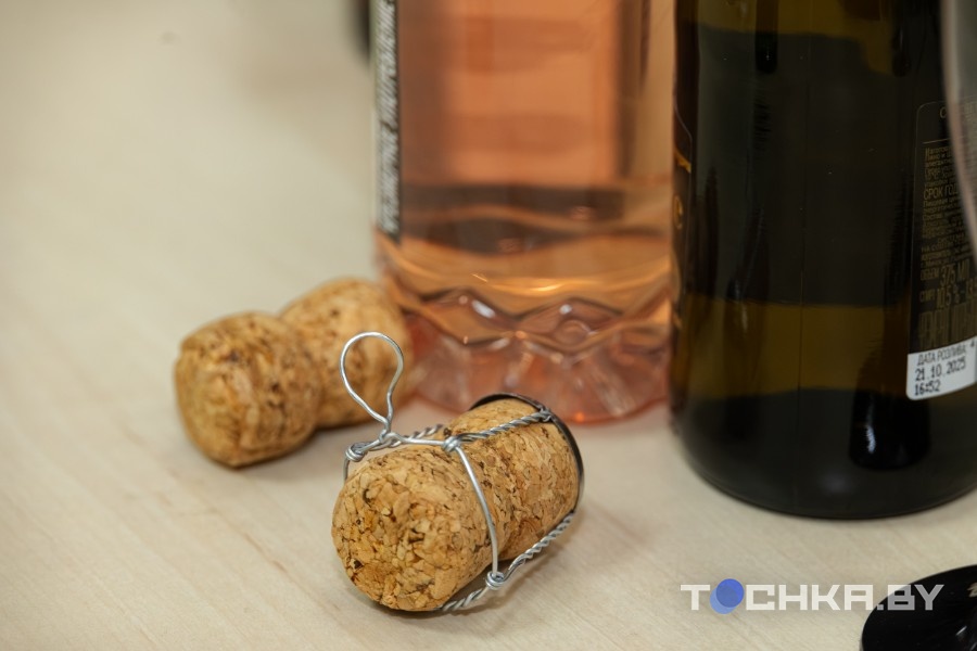 Запах тревоги и вкус ностальгии: сомелье и простой белорус пробуют чернила. Зачем это пить?