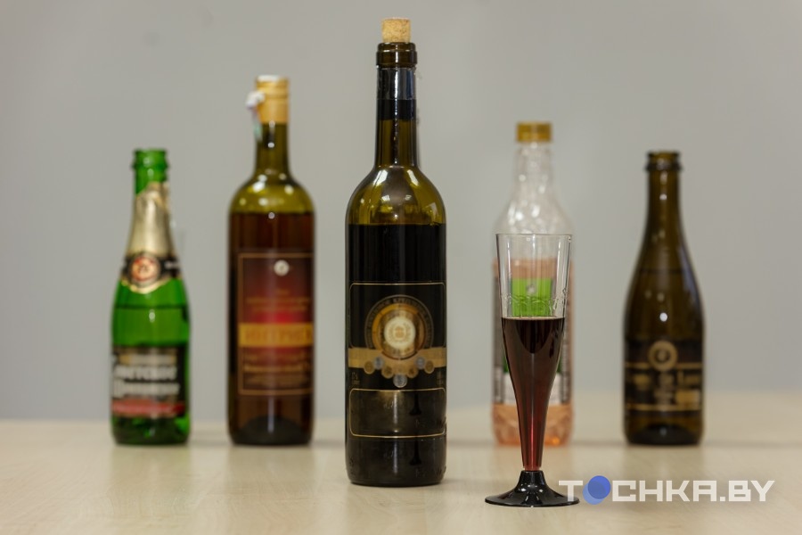 Запах тревоги и вкус ностальгии: сомелье и простой белорус пробуют чернила. Зачем это пить?