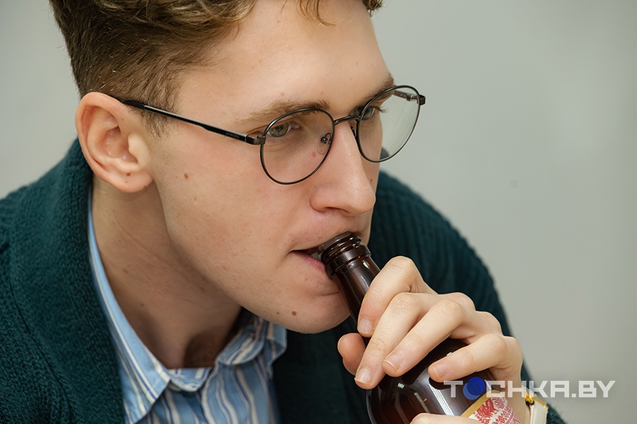 Запах тревоги и вкус ностальгии: сомелье и простой белорус пробуют чернила. Зачем это пить?