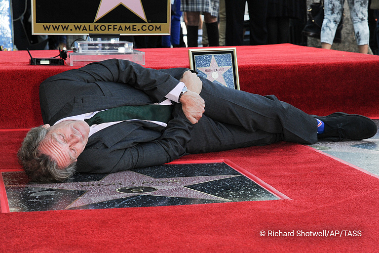 Звезду "Доктора Хауса" подловили на улице в неряшливом виде – его не узнать