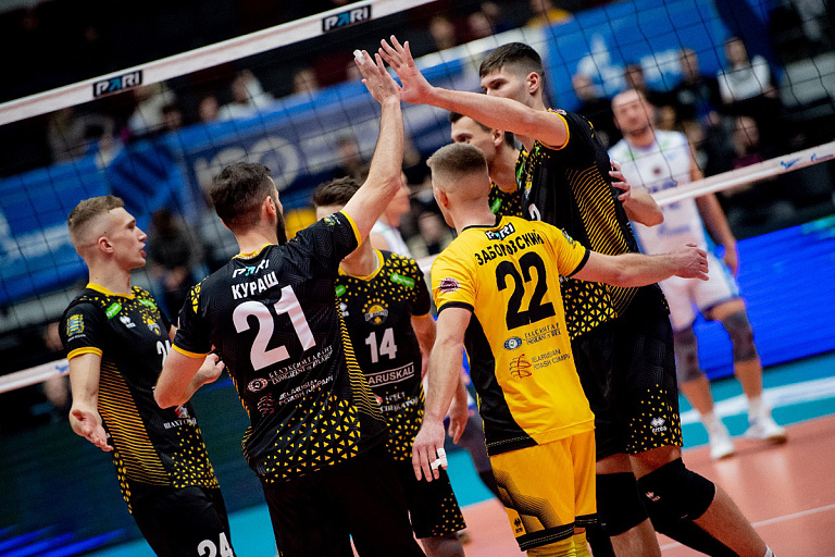 Волейбольный "Шахтер" добился очередной победы в российской Суперлиге