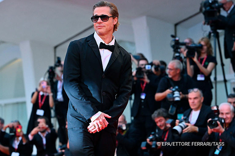 Брэд Питт впервые презентовал свои скульптуры