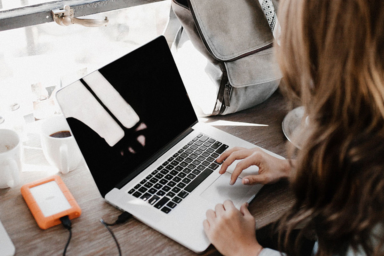 В новом корпусе БГУ на 2-м этаже появилась открытая галерея для отдыха 