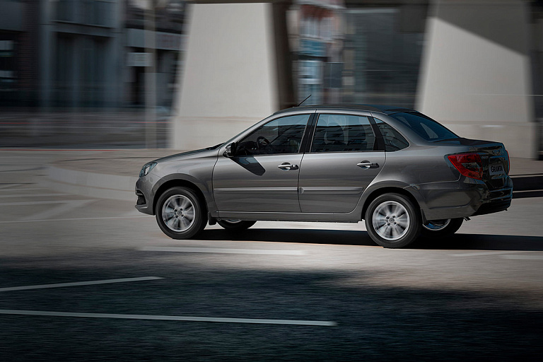 Импортных деталей нет – Lada выкидывает из авто все, что можно 