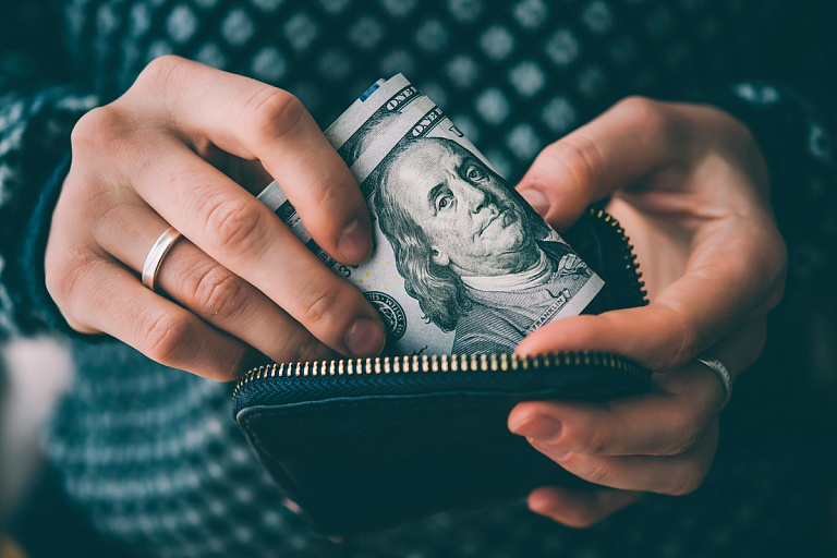 Доллар и евро пошли в рост по итогам торгов в пятницу