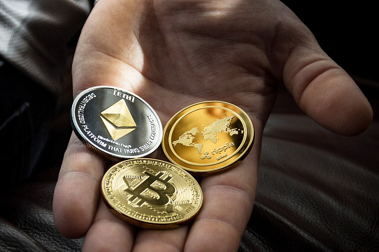 Впервые с июля 2021 года: биткоин рекордно упал в цене