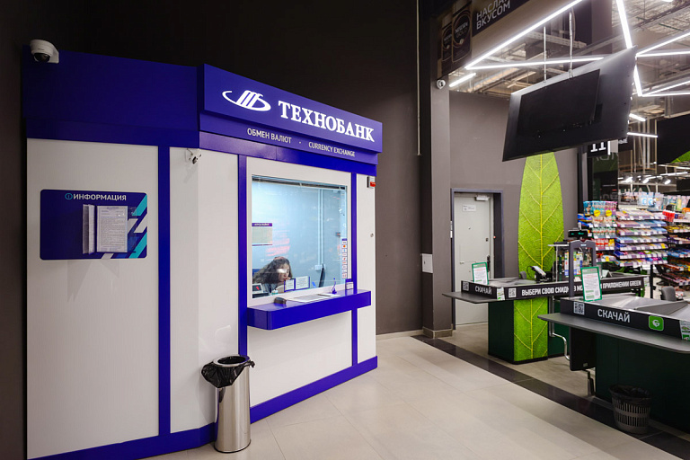 Доллар установил рекорд: разница между покупкой и продажей резко выросла