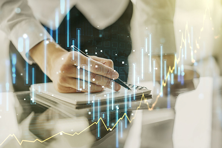 Белорусский рубль укрепился к трем валютам на торгах 13 января