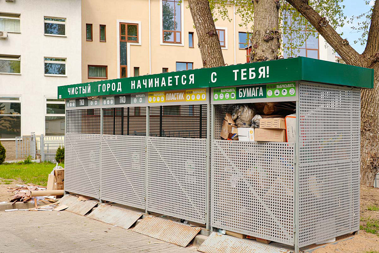 Минчанам объяснили, почему отсортированные отходы сваливают в один мусоровоз