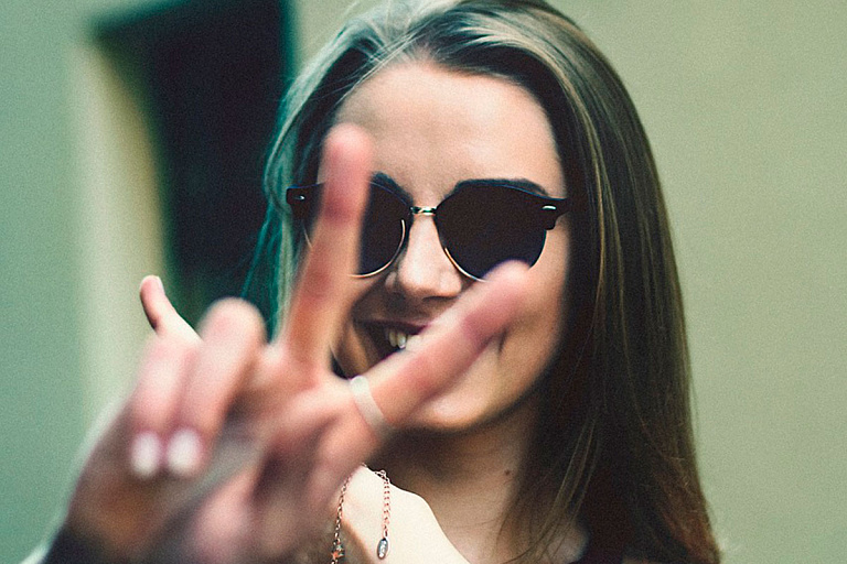 Не нюдом единым: лучшие идеи маникюра на весну-лето 2022