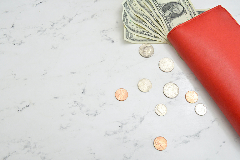 Белорусский рубль ослаб к доллару, юаню и евро на торгах 20 марта