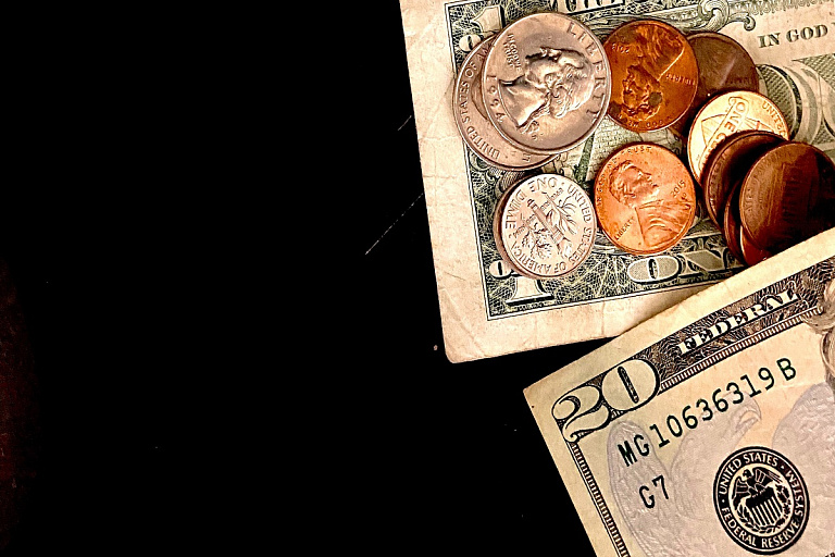 Доллар дешевеет, остальные валюты растут на торгах в Беларуси 23 марта