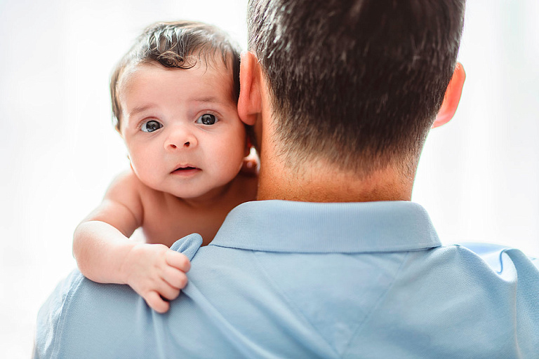 Белорусские мужчины массово выбирают декретный отпуск – опрос