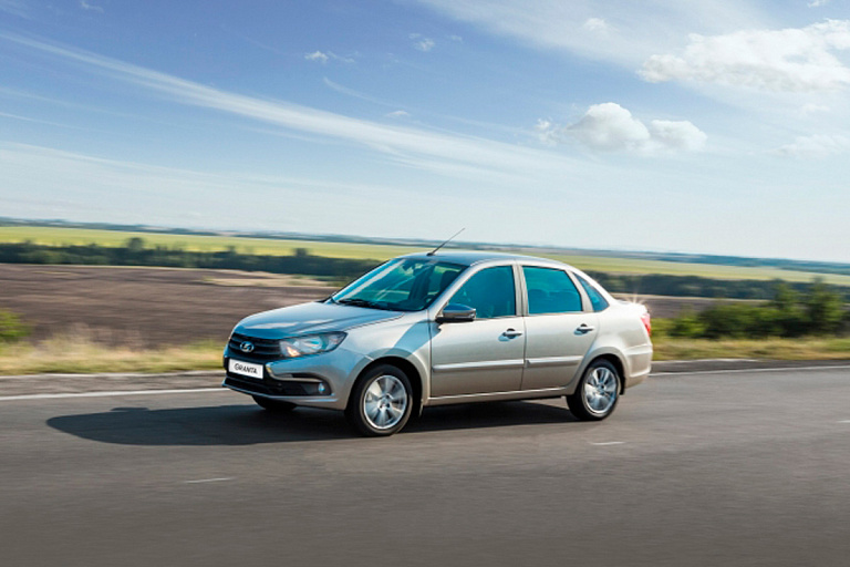 Миллион рублей за Granta – российские дилеры продают машины с наценкой