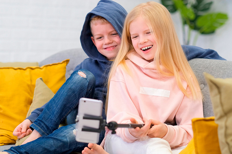 Половина родителей Беларуси рассказывает о ребенке в сети – в чем риски