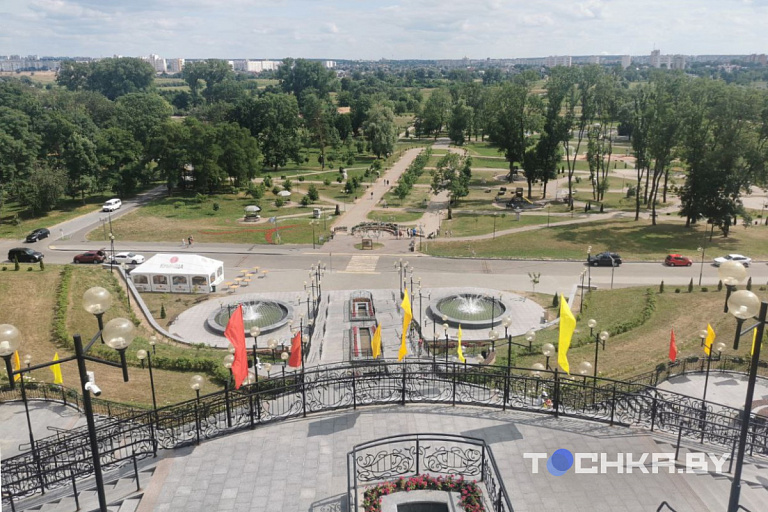 В Могилеве устроят марафон по поеданию сосисок и сделают гигантскую колбасу