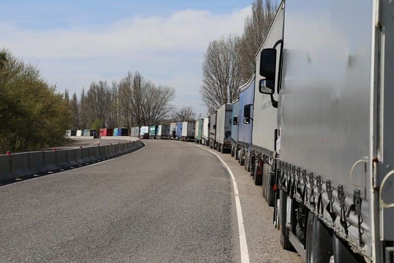Очередь фур из Литвы в Беларусь уже 6 км – что делать тем, кого не выпустят?