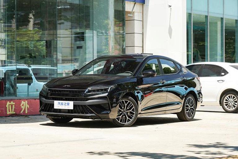 В сети появились снимки лифтбэка "Москвич 6"