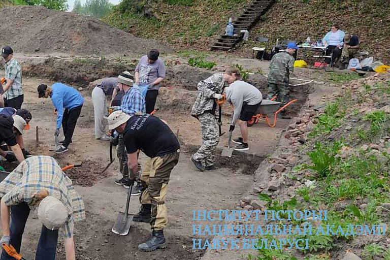 На раскопках древнего города на Менке нашли следы викингов