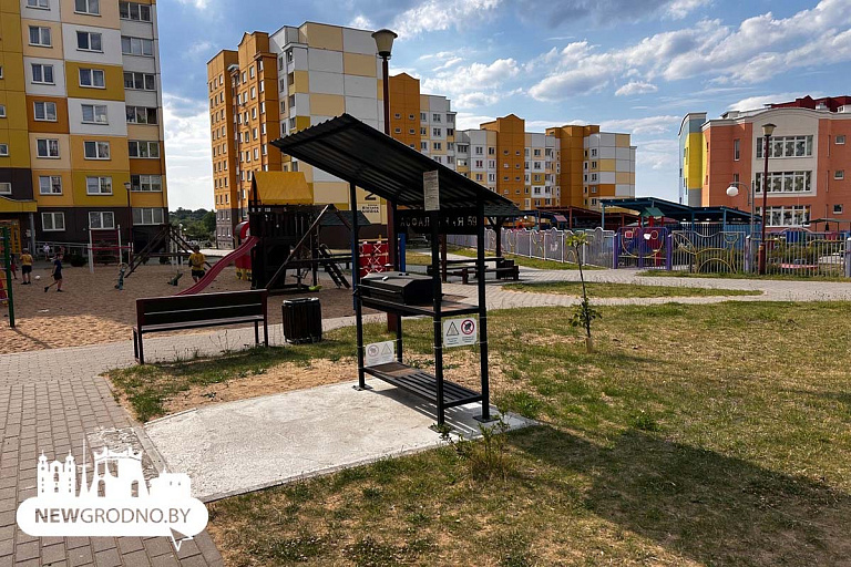 Гродненцы во дворе многоэтажки установили мангал – а так можно
