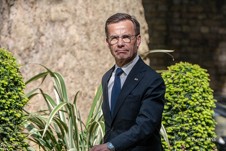 Данные шведского премьера слили его же телохранители – случайно