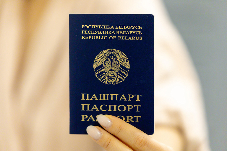 Минчанин разорвал паспорт бывшей жены – всему виной фамилия