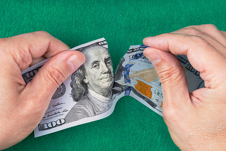 Появился еще один вариант сдать порванные доллары – куда обращаться