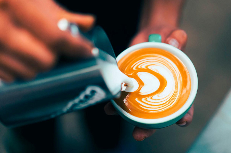 Цены на кофе снова подскочили – вот что случилось на этот раз