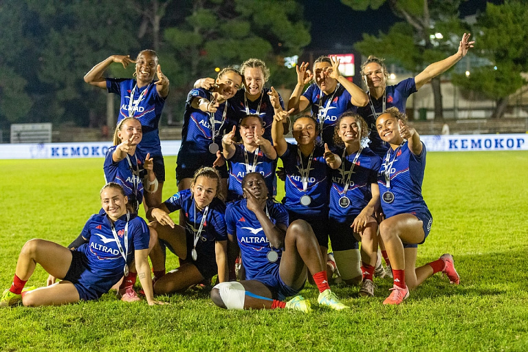 Французские спортсменки покорили Эйфелеву башню: это нужно увидеть