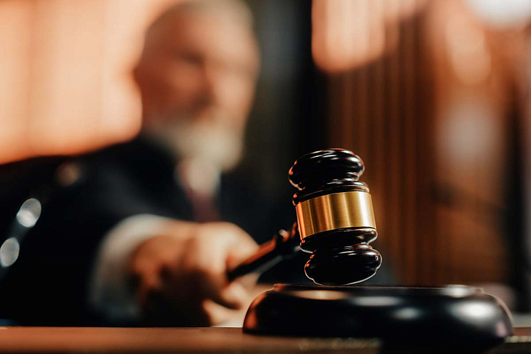 Отчим пять лет насиловал падчерицу – его наконец-то взяли под стражу