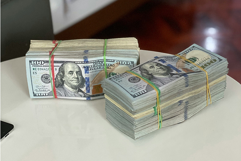 Директор частной фирмы отдал мошенникам $400 000