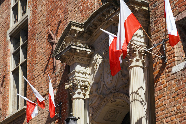 В Польше изменят гимн, герб и флаг – как могут выглядеть новые символы